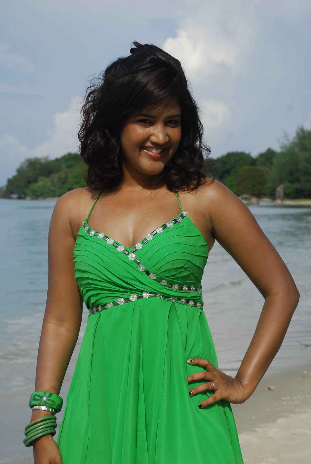 Soumya Bollapragada hot in green mini skirt pictures | Picture 67404